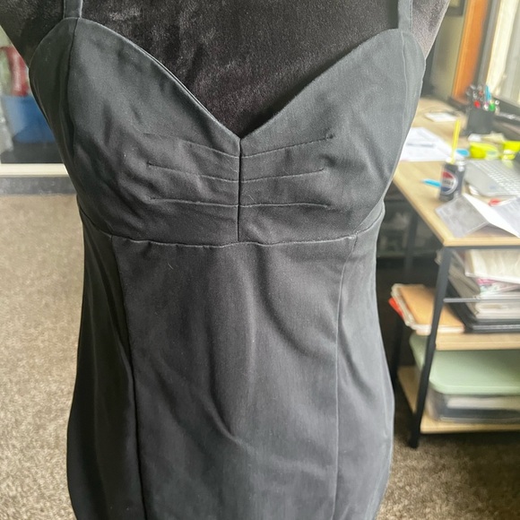 Express Elegant Black Midi Dress with Ruffle Detail - Picture 2 of 8